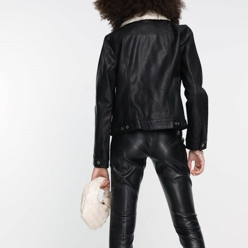 Levi's trucker sherpa collar jacket - Picture 6 of 16